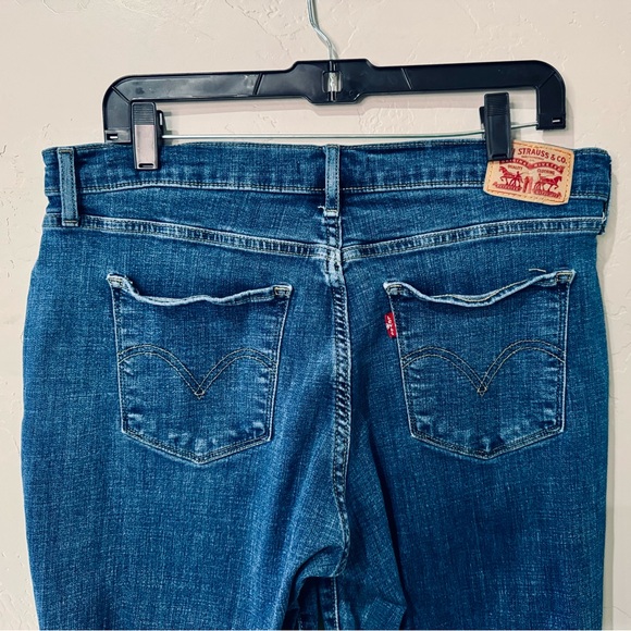 Levi’s Women’s Classic Bootcut Jeans SZ 32 Dark Blue Wash like new! - Picture 5 of 12